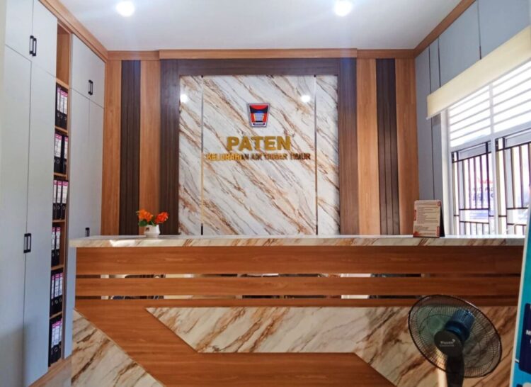 Pelayanan di Kantor Lurah Air Tawar Timur Semakin Paten 1 RUANGAN PATEN— Kantor Lurah Air Tawar Timur (ATT) kini memiliki ruangan Pelayanan Administrasi Terpadu Kecamatan (Paten) dan membuat masyarakat yang berurusan pun menjadi lebih nyaman, Rabu (7/1).