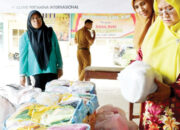 Ketua TP PKK Agam Salurkan Bantuan Logistik Untuk Korban Bencana Sungai Landia