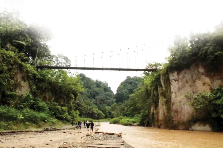 Cuaca Ekstrem Bikin Wisata Ngarai Sianok Sepi, Pelaku Wisata Harap Perhatian Pemerintah 1 DAMPAK BENCANA— Cuaca ekstrem disertai bencana hidrometeorologi yang melanda sejumlah wilayah di Sumatera Barat turut berdampak pada sektor pariwisata. Salah satu kawasan yang merasakan imbas cukup besar adalah objek wisata Ngarai Sianok di Kota Bukittinggi.