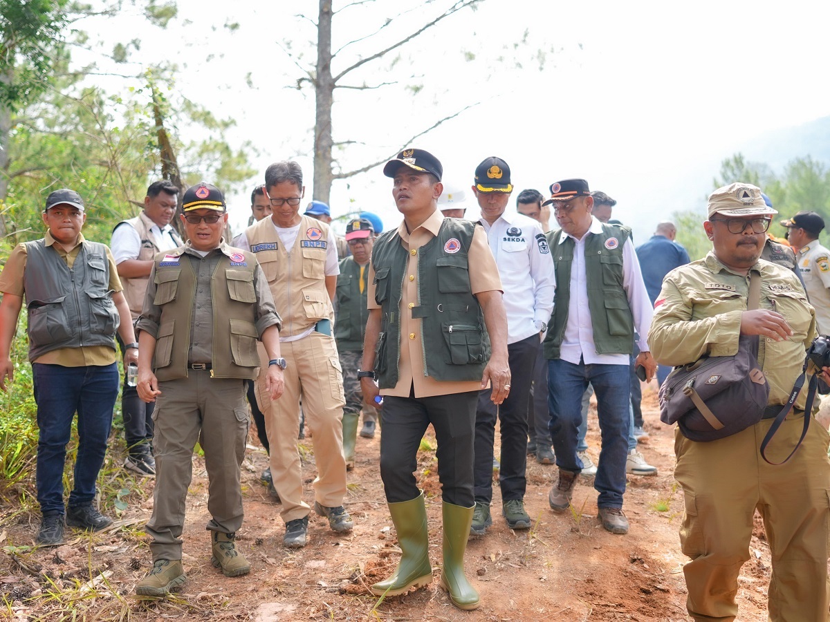 Melihat kondisi hunian tetap bagi korban banjir bandang di nagari Saniangbaka dan Muaro Pingai
