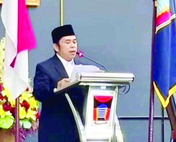 Mulyadi Muslim Tegaskan Sikap F-PKS, Ranperda Pangan Akomodir Jaminan Halal dan Bencana 1 PANDANGAN FRAKSI— Juru bicara F-PKS, Mulyadi Muslim menyampaikan pandangan terhadap Ranperda tentang Pengadaan Pangan untuk ditetapkan menjadi Perda, dalam sidang paripurna penutupan masa sidang pertama DPRD Kota Padang, Rabu (31/11/2025).