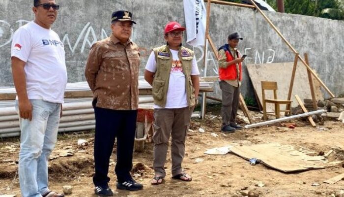 Pastikan Layak Huni, Bupati Agam Cek Pembangunan Huntara Kayu Pasak