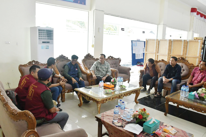 Solidaritas Umat, Parmusi Bersama MMG dan MSGA Malaysia Bantu Warga Agam 1 SALURKAN BANTUAN— Persaudaraan Muslim Indonesia (Parmusi) menyalurkan bantuan kemanusiaan bagi korban bencana banjir bandang yang melanda Kabupaten Agam, Sabtu (3/1).