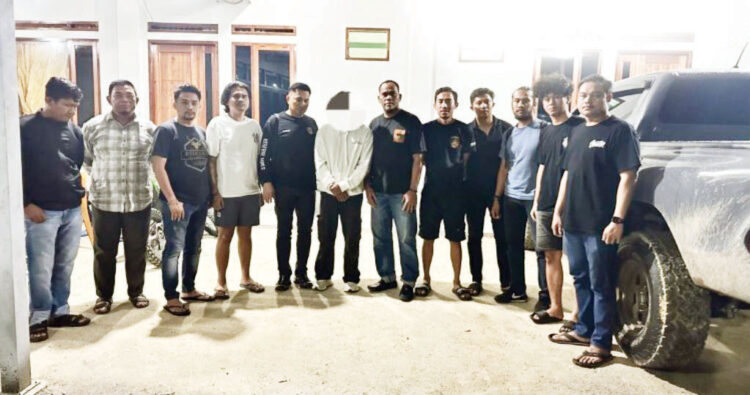 Pelaku Penganiayaan Nenek Saudah Ditangkap, Akui Meninju Korban Berkali-kali 1 PENGANIAYAAN— Pelaku IS alias Mk (26) yang melakukan penganiayaan terhadap nenek Saudah (67) ditangkap Tim Polres Pasaman dan Polda Sumbar.