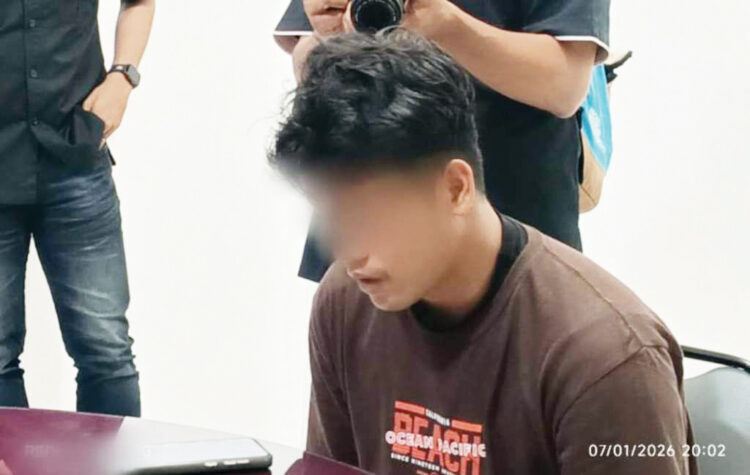 MINTA MAAF— Pelaku IS mengaku menyesal dan meminta maaf atas perbuatannya yang menganiaya Nenek Saudah.