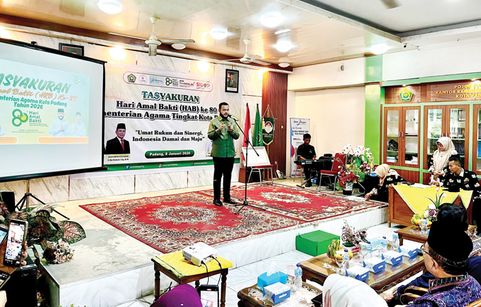 TASYAKURAN HAB— Wali Kota Padang, Fadly Amran saat menghadiri Tasyakuran Hari Amal Bakti (HAB) ke-80 Kemenag di Aula Kantor Kemenag Kota Padang, Kamis (8/1).