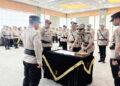 SERTIJAB— Kapolda Sumbar, Irjen Pol Gatot Tri Suryanta saat memimpin Sertijab 7 pejabat utama dan 2 Kapolres.