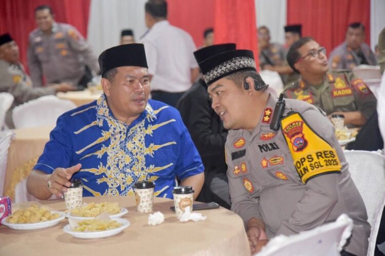 Polres Pariaman Gelar Tausiyah Sambut Tahun Baru 1 BERSAMA—Wali Kota Pariaman Yota Balad bersama Kapolres Kota Pariaman.