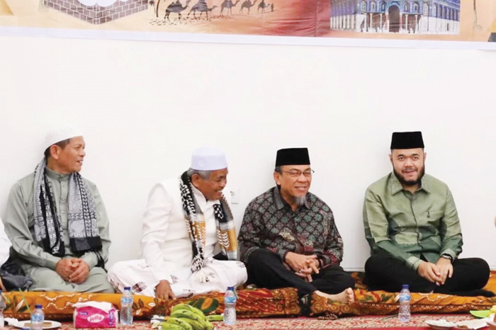 Peringatan Israk Mikraj, Wako dan Wawako Padang Kompak Hadir di Ponpes Darul Ulum