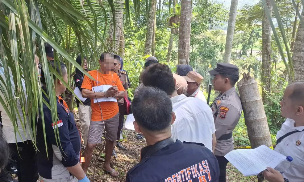 Ayah yang Membunuh Pemerkosa Putrinya Peragakan 13 Adegan