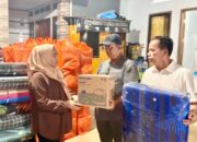 Ringankan Beban Warga, Andre Rosiade Salurkan Ratusan Magic Com dan Kasur di Tabing Banda Gadang