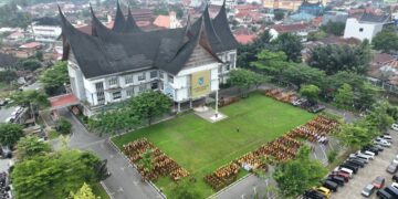 Zulmaeta Ajak ASN Payakumbuh Konsolidasi Hadapi 2026, Selaraskan Kinerja dengan Asta Cita 9 APEL—Pemko Payakumbuh menggelar apel gabungan perdana di awal tahun 2026, Senin (5/1).