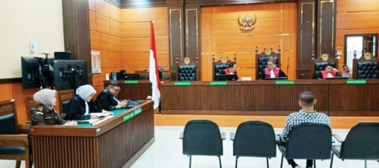 SIDANG— Suasana sidang pembacaan tuntutan oleh JPU terhadap mantan Wali Nagari Sungai Nyalo yang menjadi terdakwa korupsi.