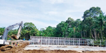 PEMBANGUNAN HUNTARA— TNI mengerahkan sebanyak 100 personil untuk mempercepat pembangunan hunian sementara di Lapangan Sepak Bola SDN 05 Kayu Pasak, Nagari atau Desa Salareh Aia, Kecamatan Palembayan, Kabupaten Agam.