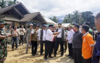 Gubernur Tinjau Relokasi Jalan Simpang Empat–Talamau