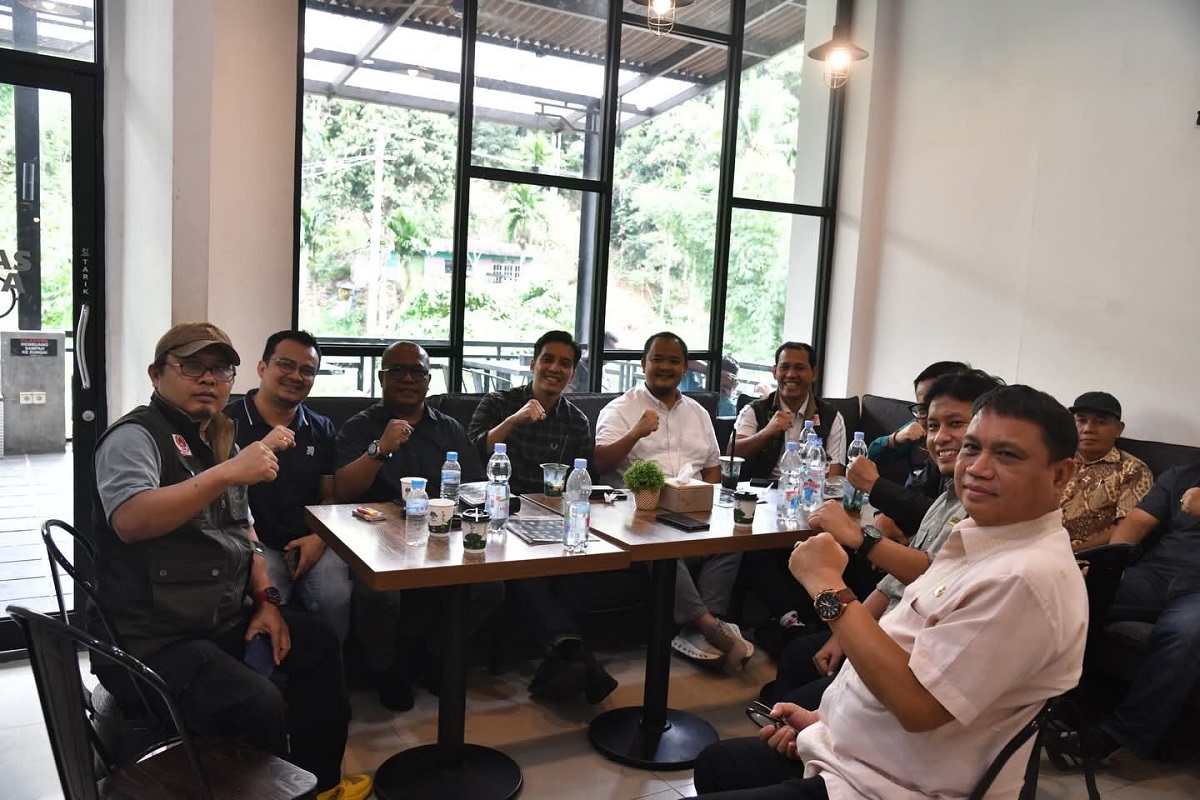 Wali Kota Sawahlunto Riyanda Putra beraudiensi dengan Ketua KONI Sumatera Barat Hamdanus guna membahas tahapan persiapan penyelenggaraan Pekan Olahraga Provinsi