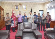 BBPOM Padang Bakaln Tanam Pohon Serentak di Pariaman