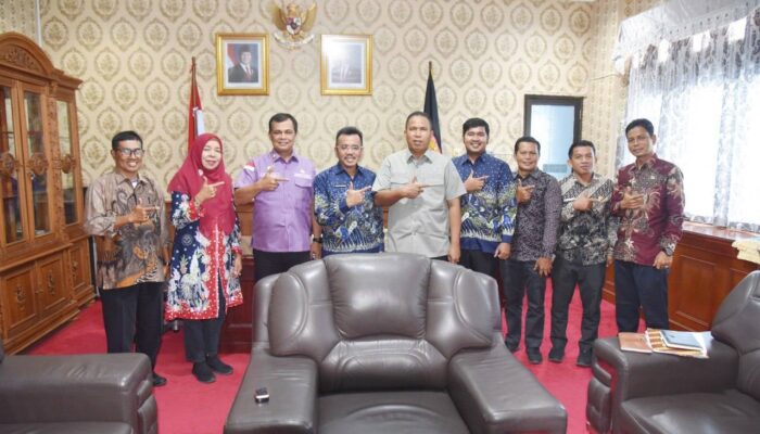 BBPOM Padang Bakaln Tanam Pohon Serentak di Pariaman