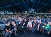 Aksi Panggung Band Nidji Saat Gerimis, Lapangan Ombilin Tetap Membeludak 