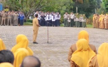 bupati solok jon firman pandu berikan arahan saat pimpin apel gabungan di awal tahun 2026