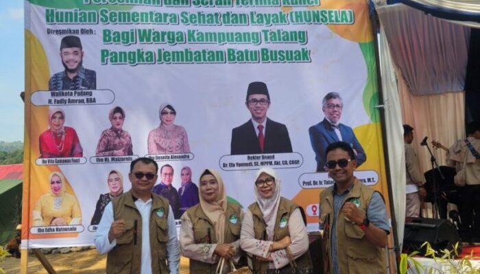 IKA Unand Terlibat Aktif Bangun Hunsela untuk Korban Bencana di Kampung Talang Batu Busuk Padang