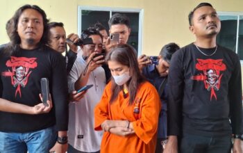 Cici si Ratu Sabu Kota Padang Ditangkap, Polisi Temukan 211 Paket Siap Edar, Dijual Rp 50 Ribu hingga Rp 500 Ribu 6 image1