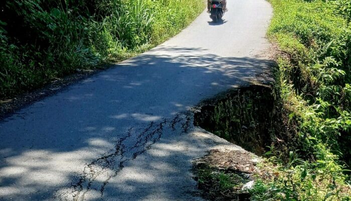 Jalan Terban ke Jurang di Nagari Koto Baru Solok Selatan Rawan Kecelakaan