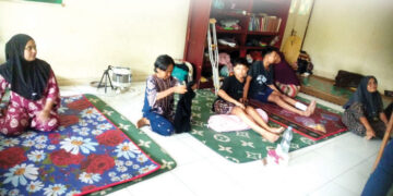 Kejam! Sekelompok Orang Usir Penghuni Rumah Singgah Pasaman di Padang, Belasan Pasien Cuci Darah dan Patah Kaki Mengungsi, Pintu Utama Digembok, Pengurus Harap Polisi Bertindak 9 RUMAH SINGGAH— Belasan pasien dan keluarganya yang menghuni Rumah Singgah SD I–II Teladan Panti Pasaman di Padang, masih ketakutan pascapengusiran oleh sekelompok orang.