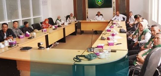 Pemko Padang Panjang Siap Dukung Swasembada Pangan Nasional 1 PANEN RAYA NASIONAL—Wakil Wali Kota Allex Saputra didampingi Kepala Dinas Pangan dan Pertanian, Varia Warvis, para penyuluh pertanian, serta petani mengikuti Panen Raya Nasional dan pengumuman swasembada pangan dengan Presiden Prabowo secara virtual.