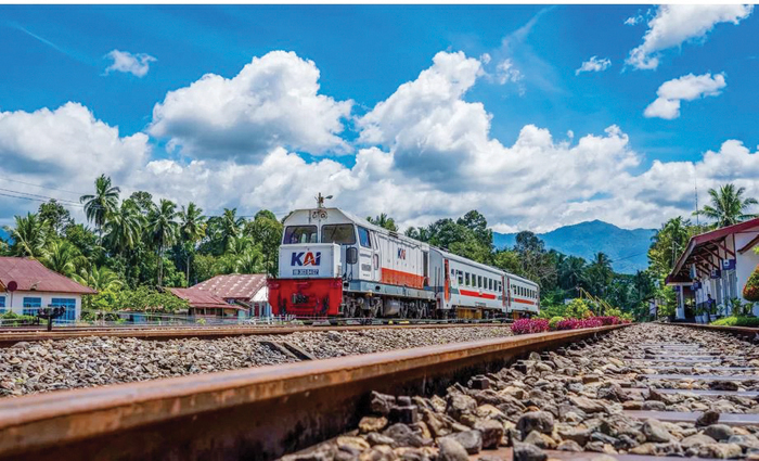 RUTE BARU— PT KAI (Persero) Divisi Regional II Sumatera Barat menghadirkan kabar gembira bagi masyarakat Sumatera Barat. Mulai 1 Januari 2026, terjadi perubahan relasi KA Lembah Anai. Dimana sebelumnya melayani rute Kayutanam–Bandara Internasional Minangkabau (BIM) kini menjadi Kayutanam–Padang.