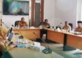 Pemulihan Pascabencana Dipercepat, Pemko Padang Panjang Perkuat Sinergi dengan Pemerintah Pusat 6 Zoom Meeting —Pemko Padang Panjang saat mengikuti Zoom Meeting Rapat Koordinasi (Rakor) Pendataan Kerusakan Rumah, Fasilitas Umum, serta Jumlah Pengungsi Pascabencana di Wilayah Sumatera..