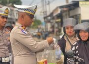 Ramadhan Penuh Berkah, Kasat Lantas Polres Sawahlunto Berbagi Sembako
