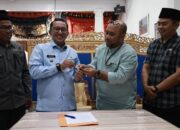 PT Nindya Karya Serahkan Kunci Huntara, Penghuini Sampaikan Terima Kasih