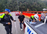Pengendara Ditilang Jika Parkir di Jembatan Fly Over Kelok 9