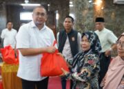Andre Rosiade Bagikan 1.000 Paket Sembako di Batang Arau, Warga Terbantu Sambut Ramadhan