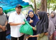 Andre Rosiade Berbagi 1.000 Paket Sembako di Pasir Lohong Pariaman