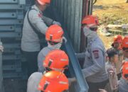 Brimob Percepat Pembangunan Dua Jembatan Bailey di Agam