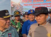 Polda Sumbar Kerahkan 450 Personel Gabungan, Lima Ton Sampah Berhasil Diambil di Sepanjang Pantai Purus