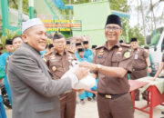 Kejaksaan Tinggi Sumatera Barat Berbagi Sembako, Berbagi Rasa Untuk Sesama