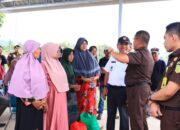 Wakajati Salurkan Sembako untuk Penghuni Huntara Asam Pulai dan Batang Anai