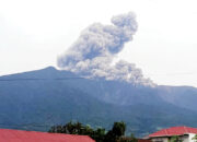 Erupsi lagi, Gunung Marapi Semburkan Abu Vulkanik Setinggi 1.500 Meter